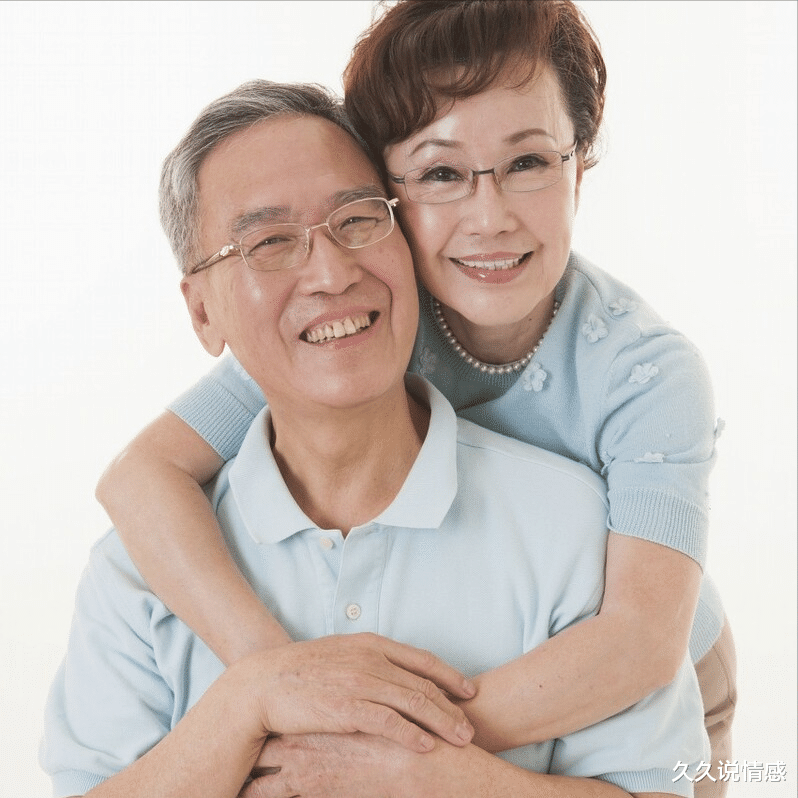久久说情感|66岁大爷才再婚2个月就分手了,大爷:她总是背着我,早出晚归