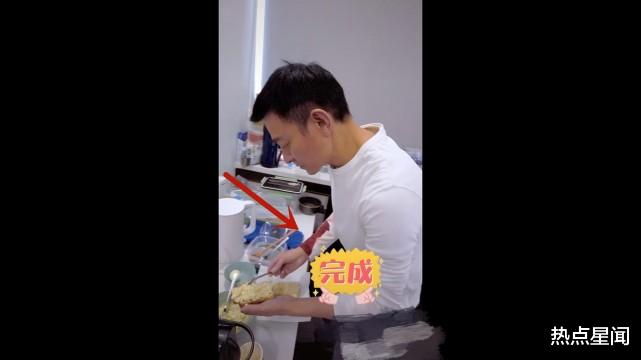 巴迪|刘德华大秀厨艺,手臂惊现大片血迹,粉丝纷纷留言表示关心