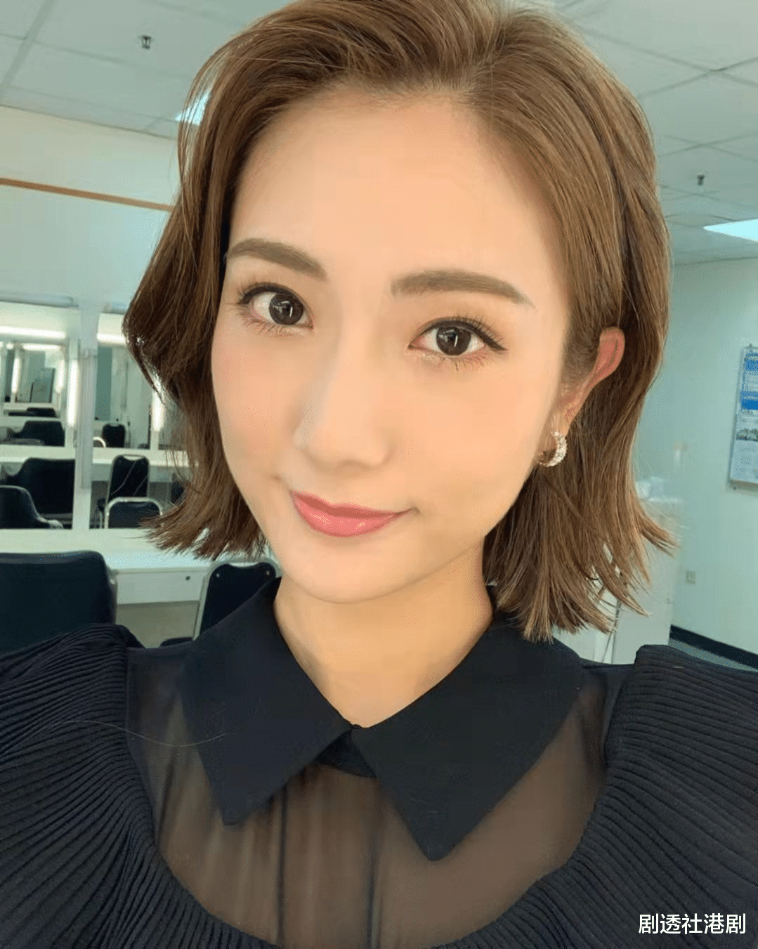 成毅|同名还撞样？落选港姐新造型似前TVB当家花旦钟嘉欣，尽显女人味