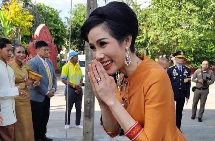 鹿晗|诗妮娜被官方认可，以儿媳身份祭拜老泰王，称呼改为“泰王配偶”