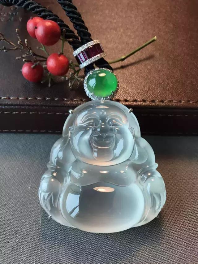 翡翠|浅谈翡翠的“雕花”与“素身”，这是不一样的魅力