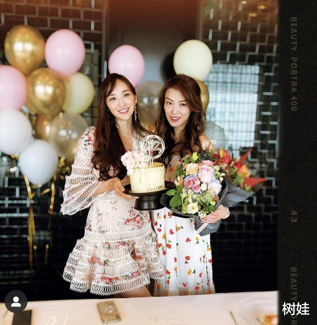 吴佩慈|吴佩慈为6岁长子庆生，穿马里奥装大秀长腿，与姐妹合照状态极佳