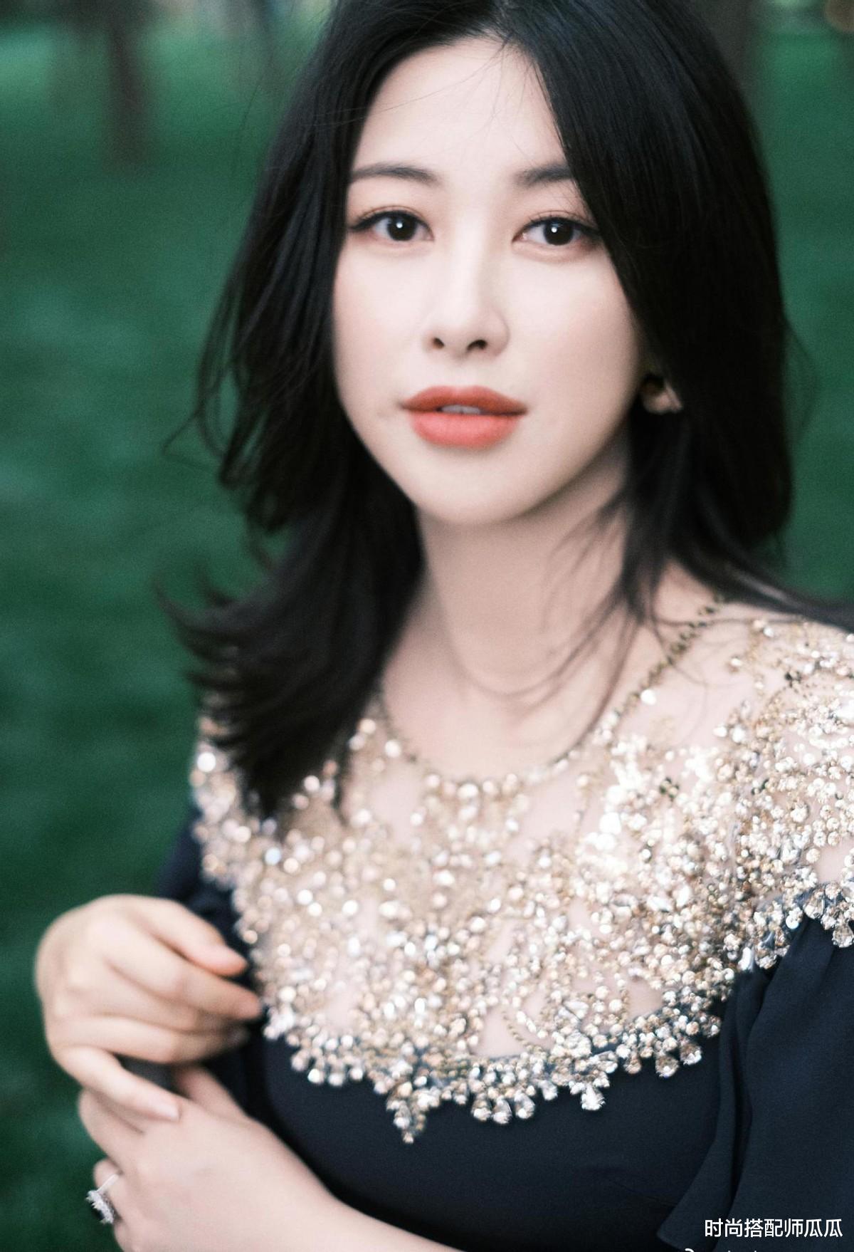 时尚搭配师瓜瓜 若你脸上有这三个特征，就是典型的“抗老脸”，婴儿肥居然不在其中