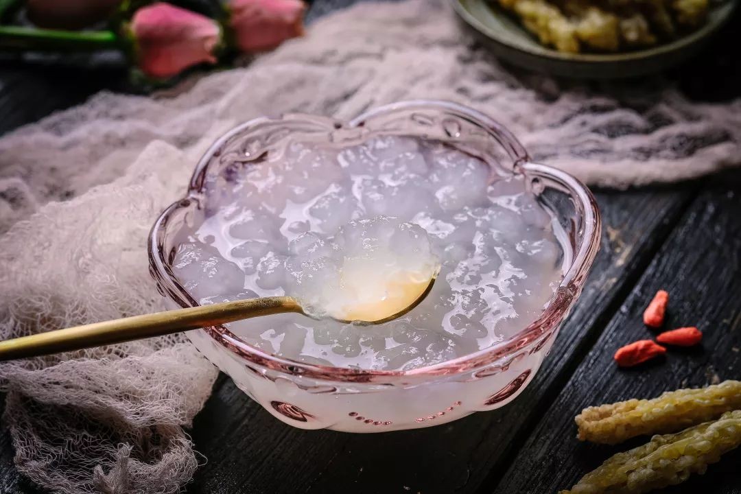 金兰中医学社 28岁美女前台患乳腺癌，医生说出原因，失声痛哭：都是男友害了她