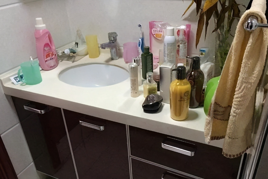 二柒山居|去邻居家借厕所，打开卫生间就懵了，布置得真有才，干净又实用！