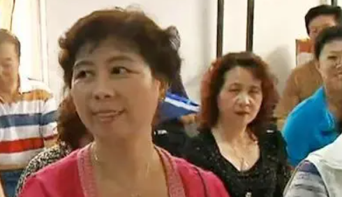 冯小刚|亲姐照顾瘫痪母亲16年，哭求弟弟安排工作，冯小刚却选择了拒绝？