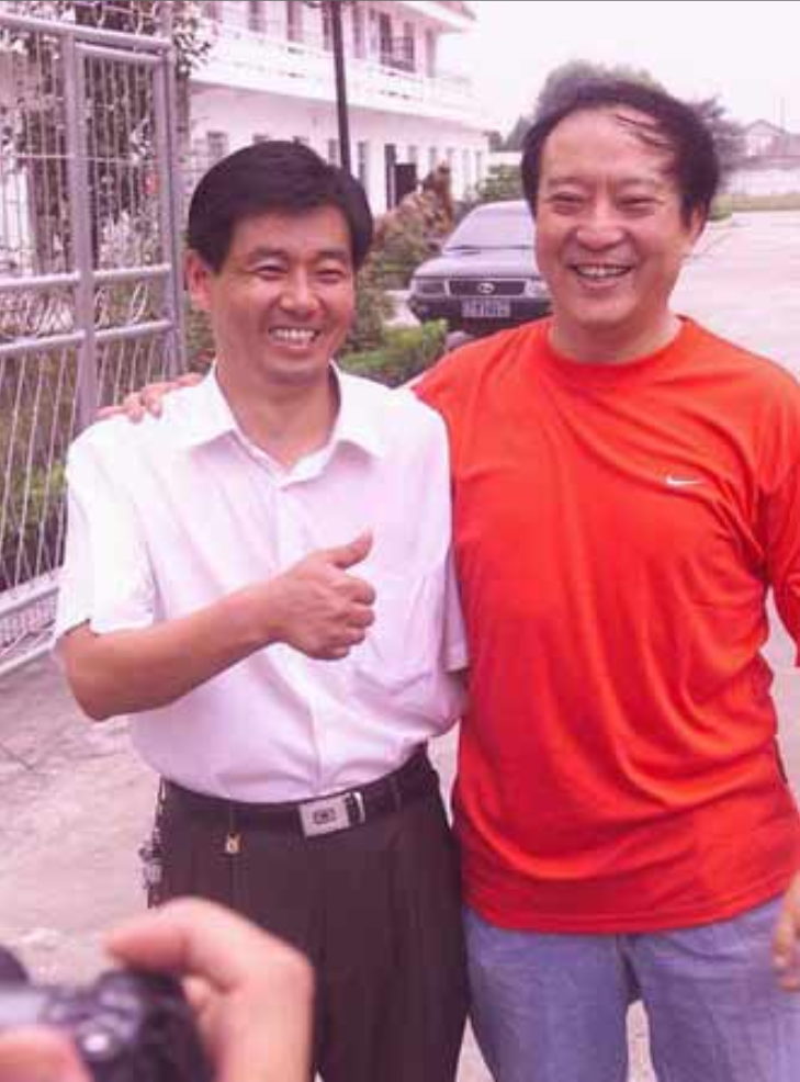 牛群|当红时抛下冯巩，58岁家庭破裂，将财产全部捐出的牛群如今怎样了