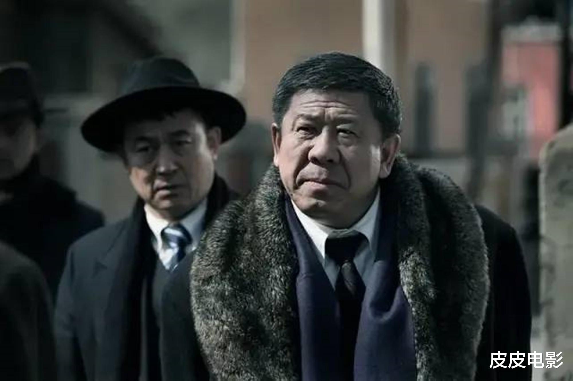 潜伏|把《悬崖》和《潜伏》放在一起看，两部谍战剧的差距，就出来了