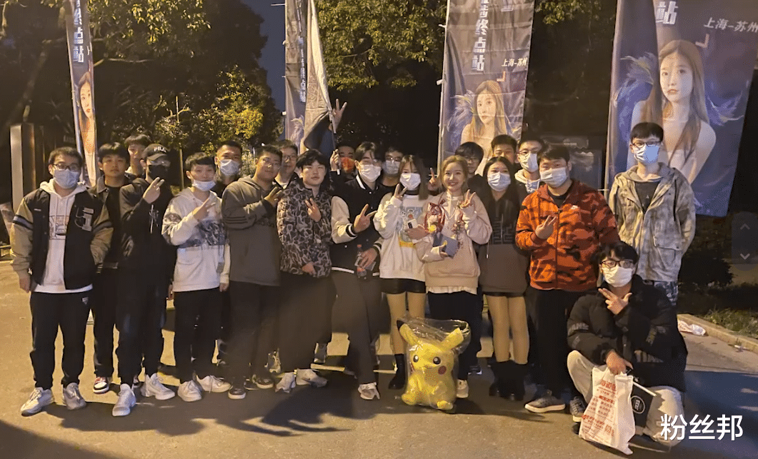 穿衣搭配|林七七穿搭福利周，粉丝抛弃“维密”和泳装，让她穿麻袋投票最高