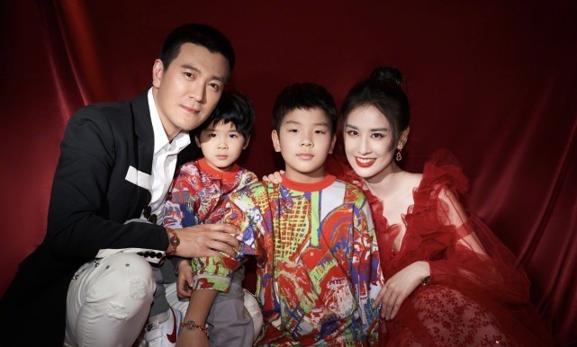 杨子|杨子黄圣依逗小儿子互动有爱,安迪长大变太多,网友心疼哥哥被忽视