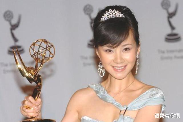 突围|《突围》中的女性角色都不是省油的灯，扮演者也绝非泛泛之辈