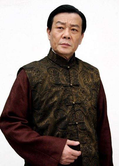 韩国娱乐|如今已经67岁的他身体也渐渐大不如从前，还要为夫人们辛苦奔波