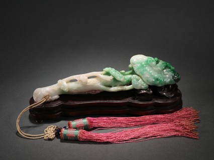 翡翠|清代 老翡翠灵芝如意摆件。