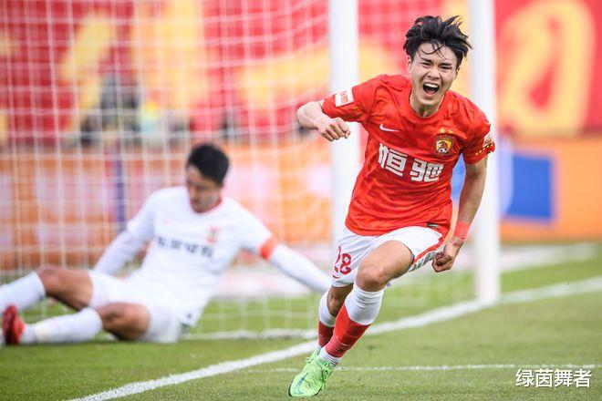 中国足球|中国足球的希望！广州“全华班”连场爆发，1纪录巅峰时也没做到