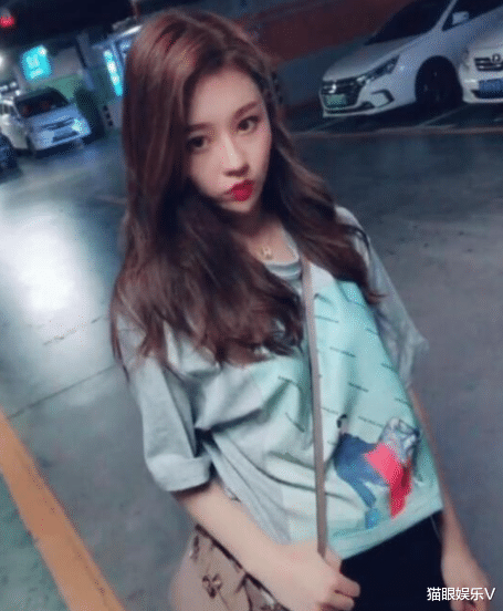 明星|百万网红成年后直播身价狂升,自曝存款破1800万,颜值还不输明星