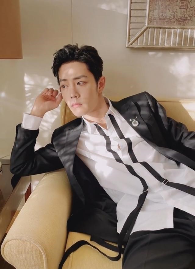 肖战|界面连卡15小时，官方回应：感谢肖战带我见世面