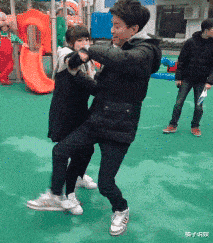  骗子发短信，骗子哭了，骗子：你打断了我骗你的思路！笑死了