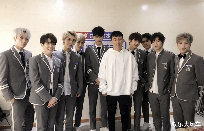 电视剧|小鲜肉为何能在内娱横行？因为他们无论到哪，都跟着一群捧臭脚的