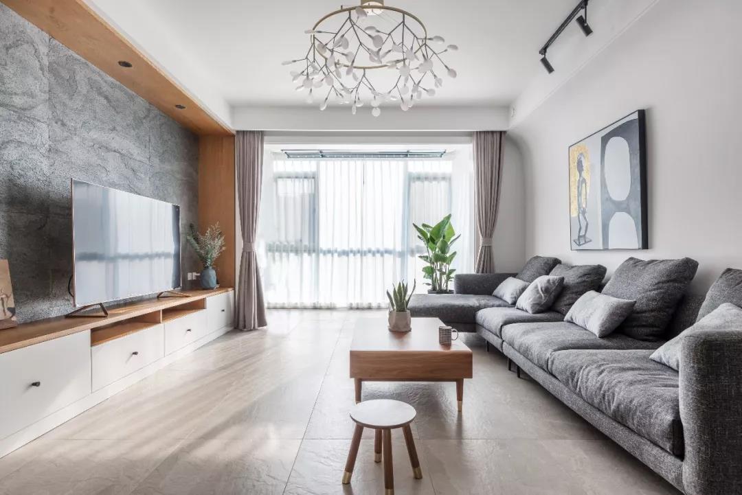她家极简原木风，全屋干净清爽，氛围温馨舒适，生活简单纯粹