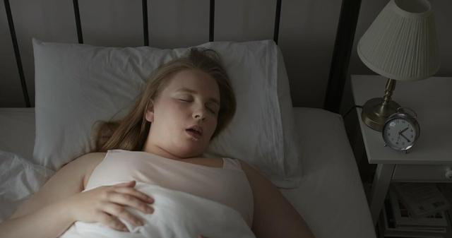 睡眠|睡觉时双脚“露在外面”是好是坏?或与肝脏有关,建议了解