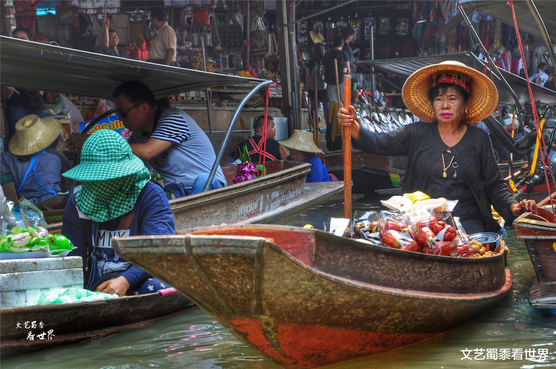 文艺蜀黍看世界 泰国150年历史的集市，为啥买卖都在船上、摊主都会讲中文？