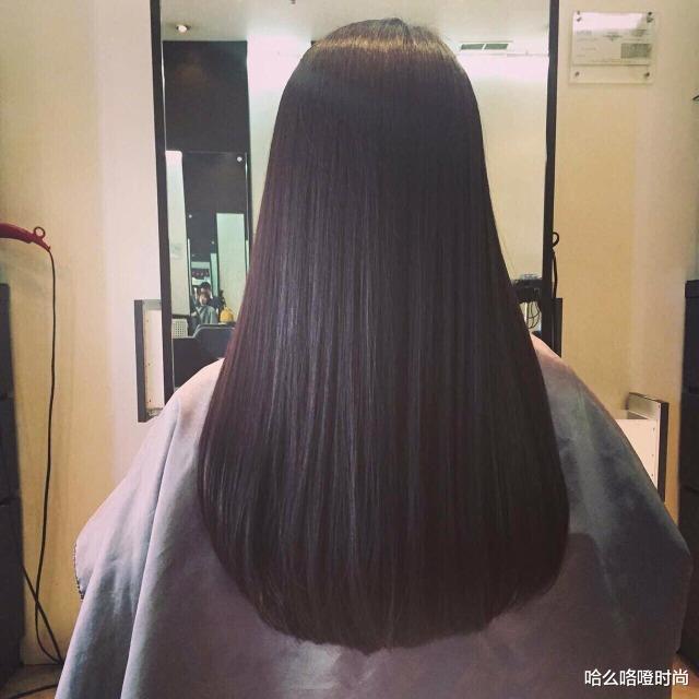 发型|35岁以上女性做发型一定要慎重，尤其这几款，谁弄谁“土气”