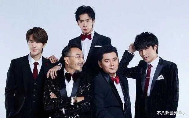 杨幂|跨年晚会真热闹！杨幂献吻，杨紫脸僵，邓丽君重现，芒果主持换血