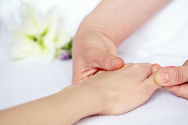 医生|有些人手臂上“青筋暴起”，有些人却看不到，为什么？听医生科普