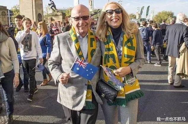 流量小生|60岁二婚嫁默多克，40岁带4娃离婚，她的人生太彪悍了！