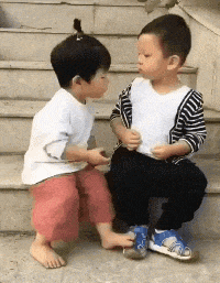 幽默搞笑神回复|神回复：“34岁还是处男很丢人吗？”网友：举个手看看有多少！