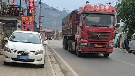 东方播报 河北涞水野三坡大货车长期“霸占”旅游路屡禁不止,群众安全堪忧