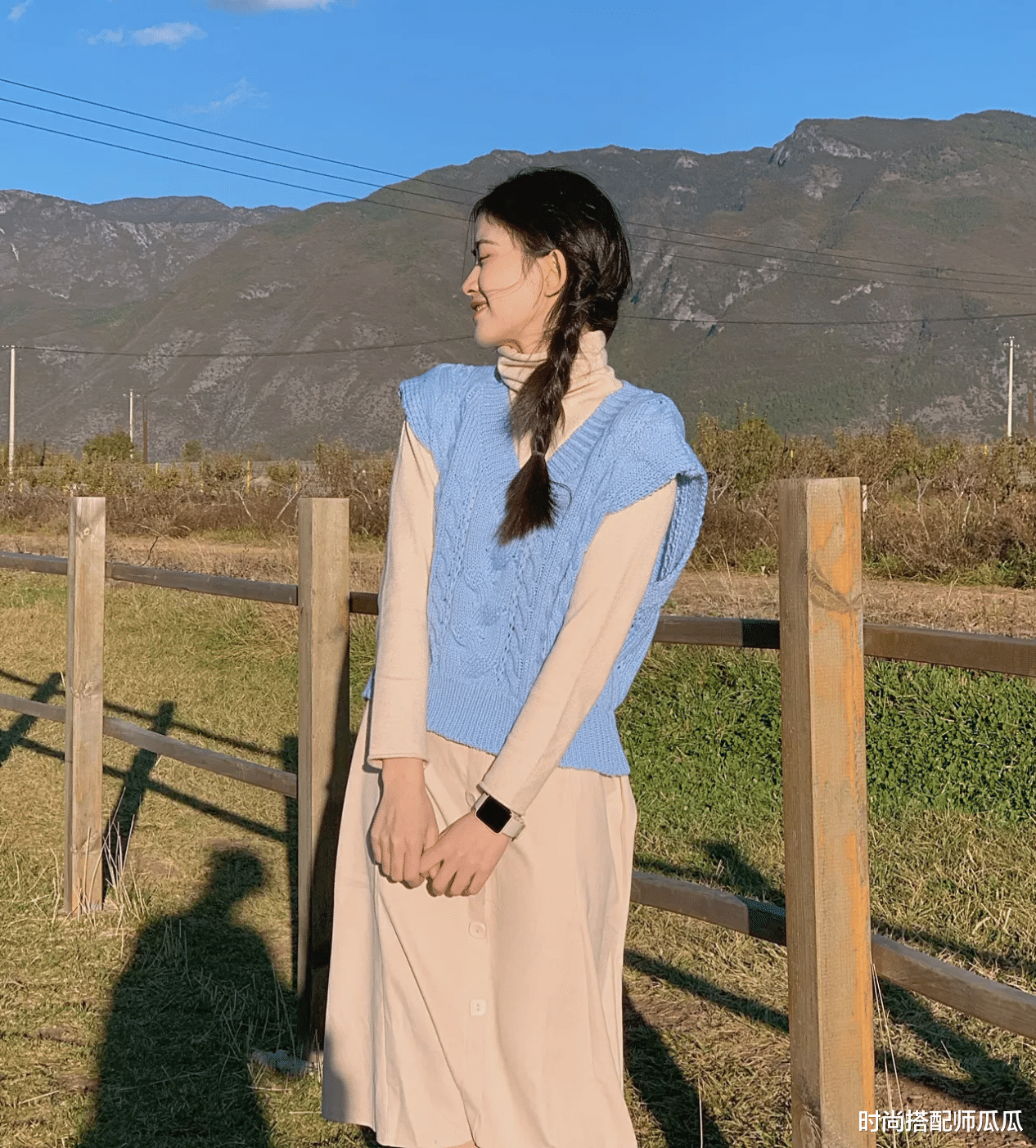时尚搭配师瓜瓜 是时候穿“高领衫”了，今年这3件正流行，照着穿时髦显瘦还高级