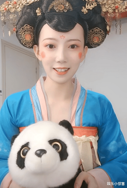 明星|“不倒翁小姐姐”产后复出，笑容勉强眼里无光，再也回不到从前