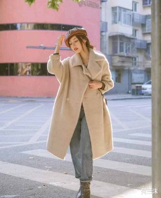 何三沫 冬天不要只会穿羽绒服，可以试试大衣搭配靴子，气场不输给超模