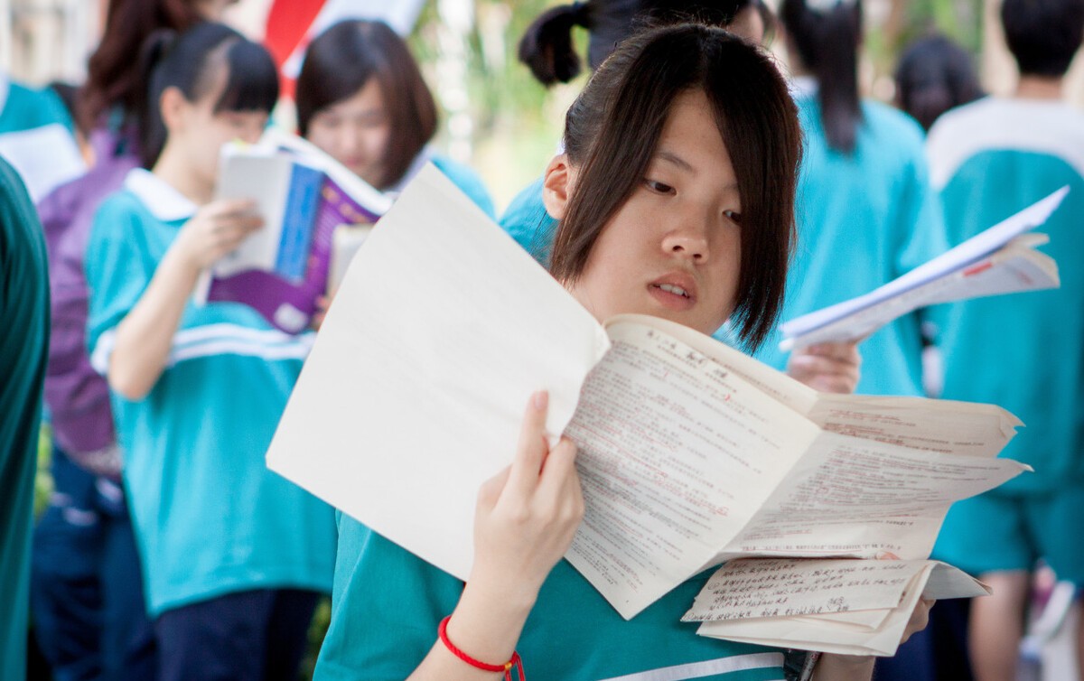 小李广育儿|高考失利，面对复读、高职专科、打工这三条路，到底该选哪个好？