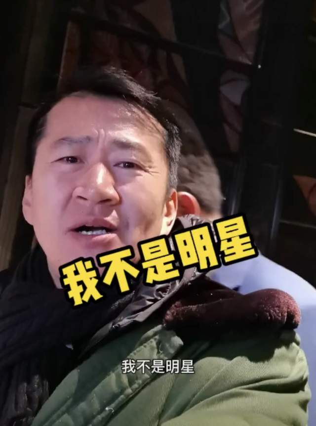 李嘉明|戏骨李嘉明吃霸王餐被批！45元四个菜仍嫌贵，拒绝买单后飞奔逃离