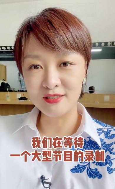 李小萌|李小萌近况曝光，离开央视主持人的她，要进军娱乐圈了？