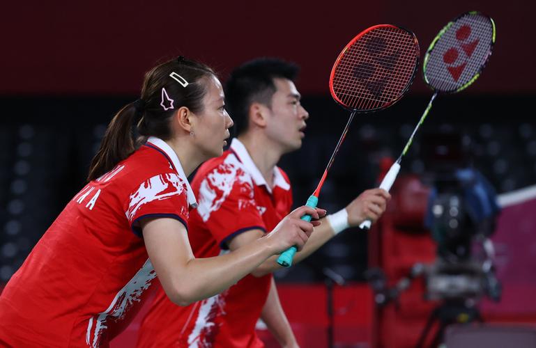 吳柳瑩|毒液直播：“炳瑩組合”宣布拆伙　結束13年搭檔關系