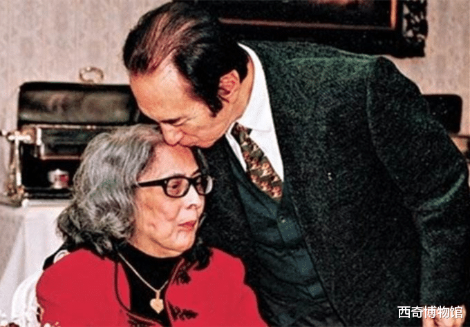 黎婉华|赌王原配黎婉华:死后都没能与丈夫何鸿燊合葬,童话里都是骗人的