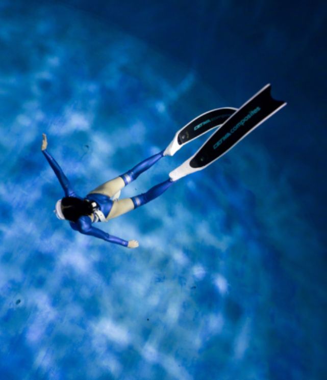 王子文|王子文穿丁字连体泳衣，热辣饱满，和吴永恩在一起好甜