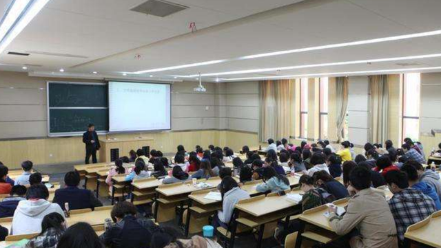 大学|要上985大学？这2科目是关键，班主任：少于120分免谈