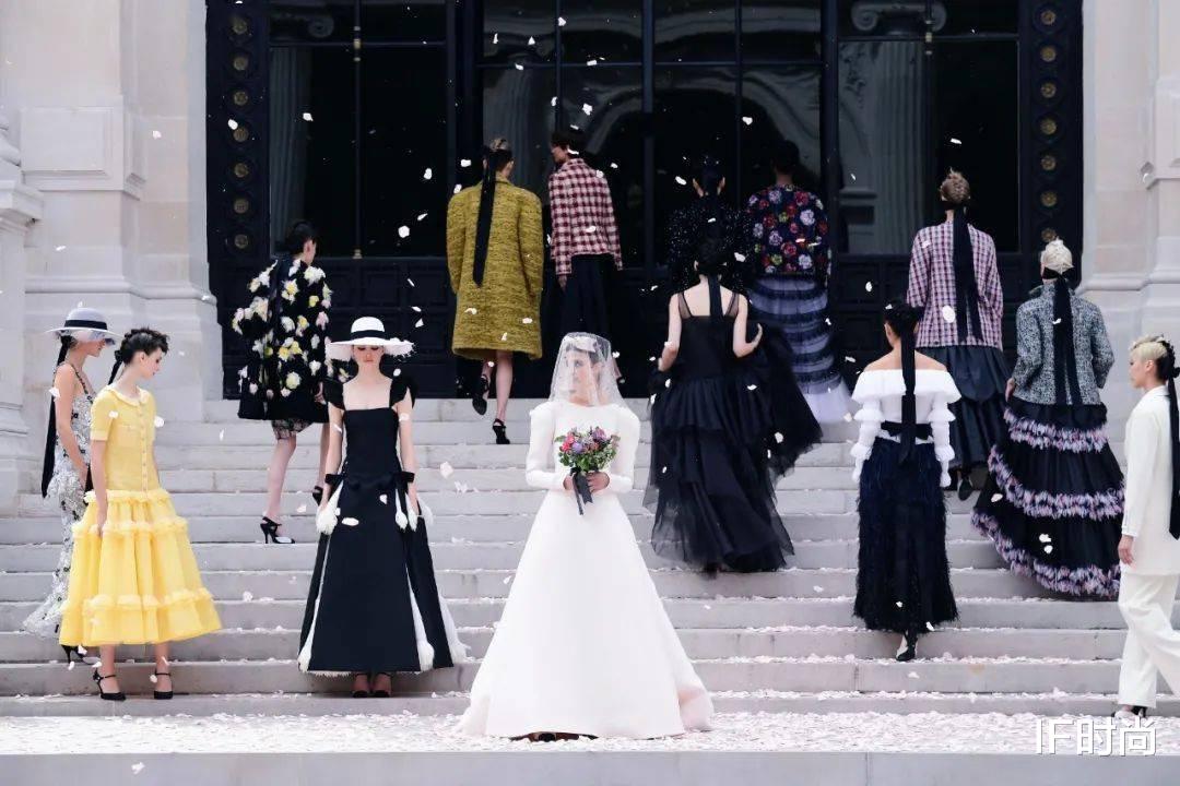 IF时尚|花瓣雨里扔捧花，香奈儿高定新娘美翻了！