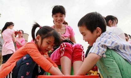 三史之家 小学生帮母亲写请假条走红，单位领导看完感动：奖励千元休假五天