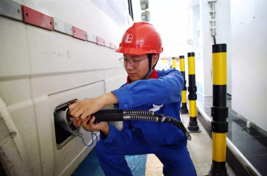 尼格买提|中国石化公开招聘，九险四金且待遇优厚，本科生、研究生均可报考