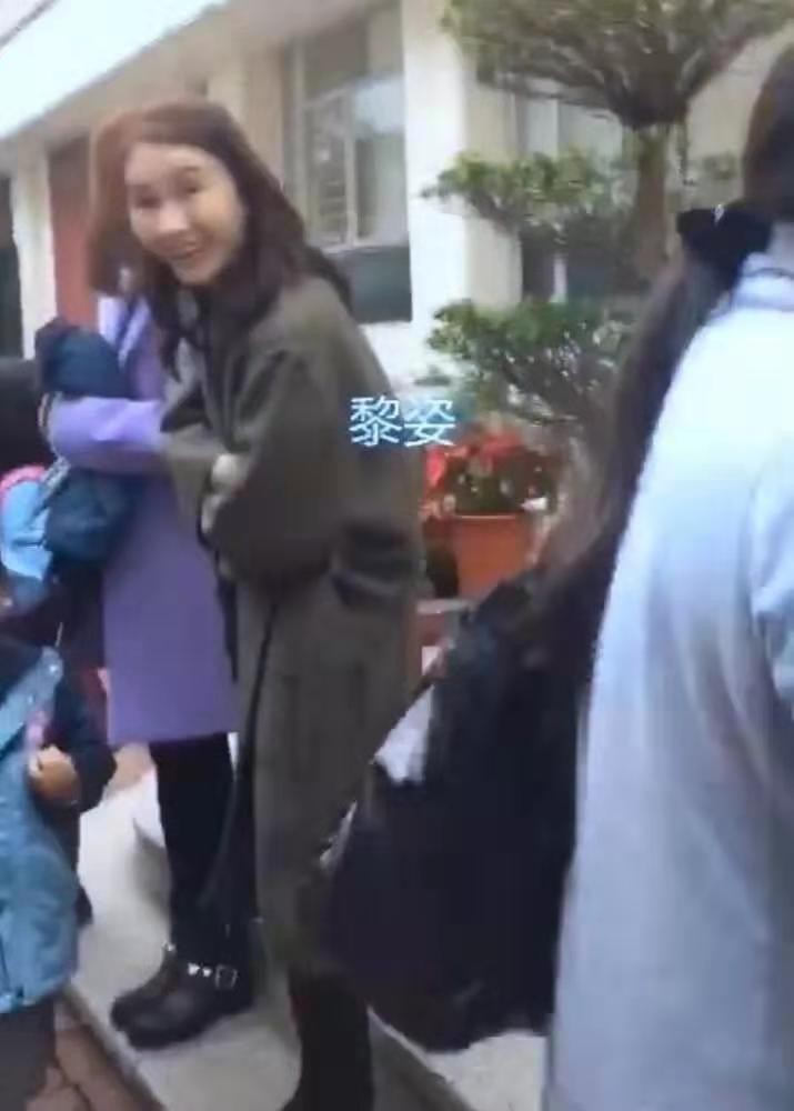 黎姿|50岁黎姿拍瑜伽视频状态好，网友：这真的不是18岁吗？