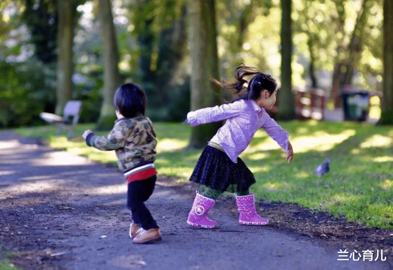 兰心育儿|“出去疯”和“家里蹲”的孩子，长大谁更有出息？很多家长想错了