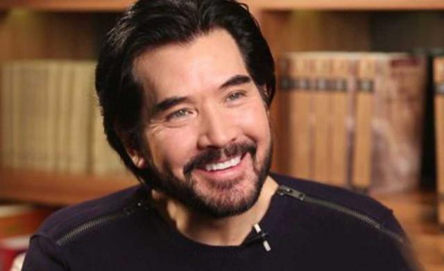 王一博|春晚记忆，费翔首登春晚为何只有上半身镜头？此次表演被封杀13年