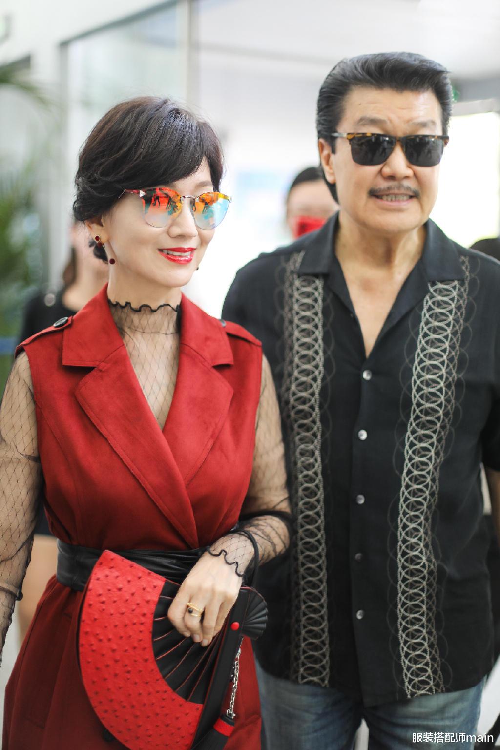 服装搭配师main|38岁演白蛇成荧屏经典,67岁气质超赞,这才叫岁月从不败美人