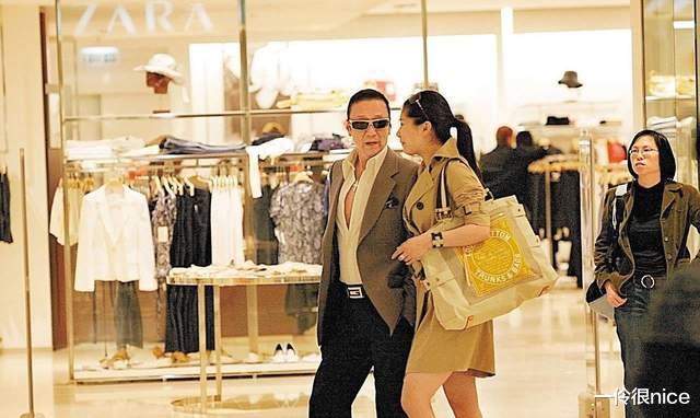 谢贤|谢贤养了女友12年，分手后用青春换来2千万，如今生活得很潇洒