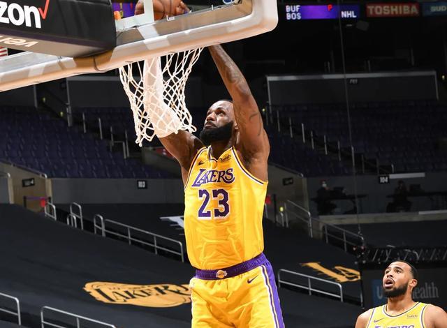 活塞队|拒绝17分逆转！湖人3巨头轰85分！詹皇打疯了！4虎将97分虽败犹荣